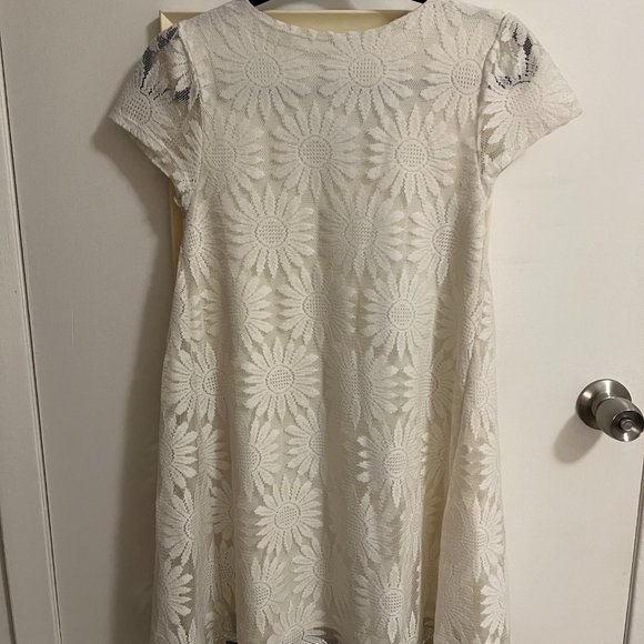 Anthropologie Eyelet Lace Short Sleeved Dress - Picture 2 of 4